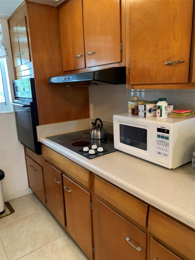 Building Photo - 3205 SE 7th St