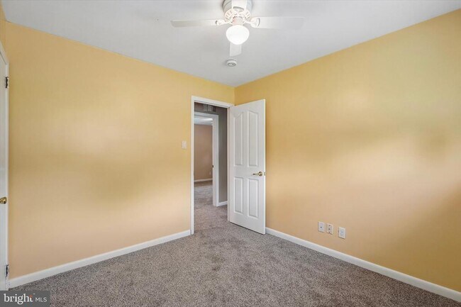 Building Photo - 2176 Meadowview Dr