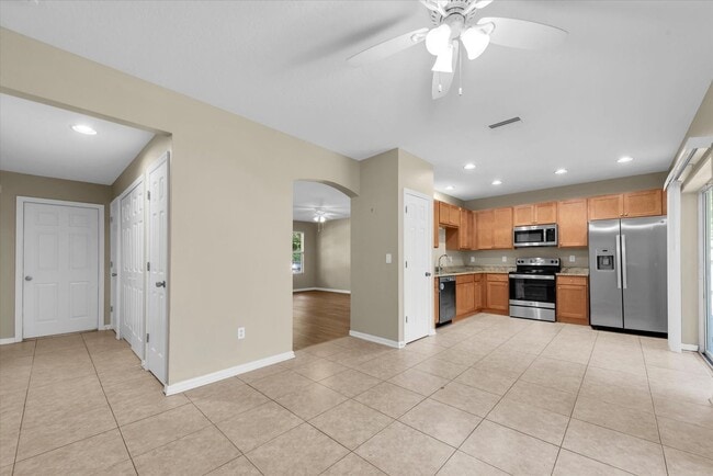 Building Photo - Updated 4BR with Bonus Room in Riverview!