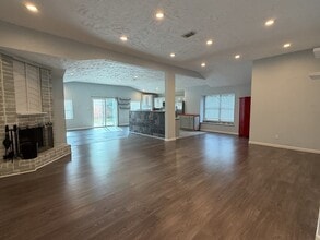 Building Photo - 306 Flora Vista Dr