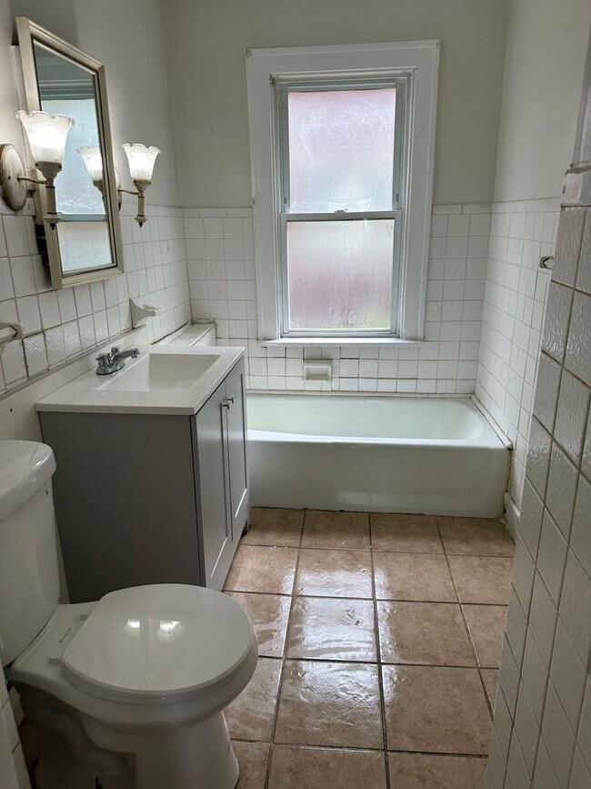 Building Photo - 3526 E 151st St