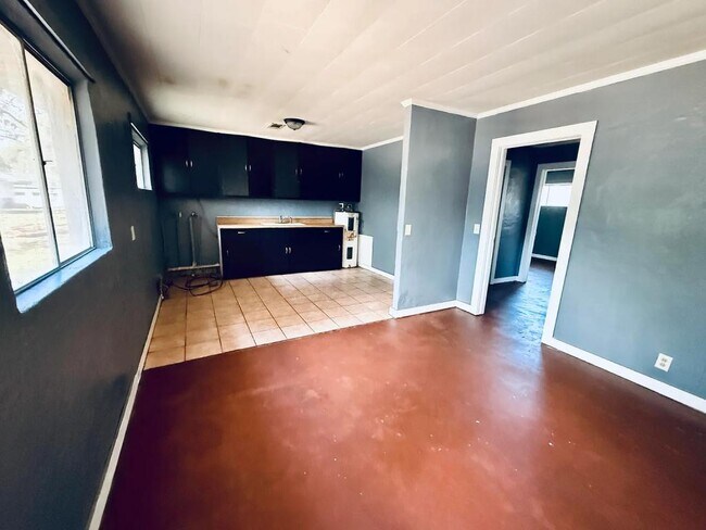 Building Photo - 102 Pecan Ln