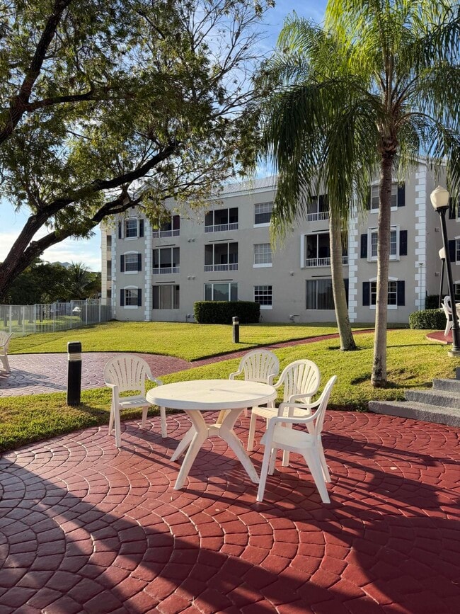 Building Photo - 2880 N Oakland Forest Dr