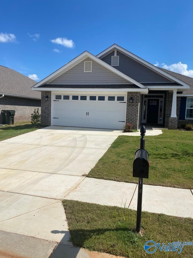 Building Photo - 121 Sorrelweed Dr