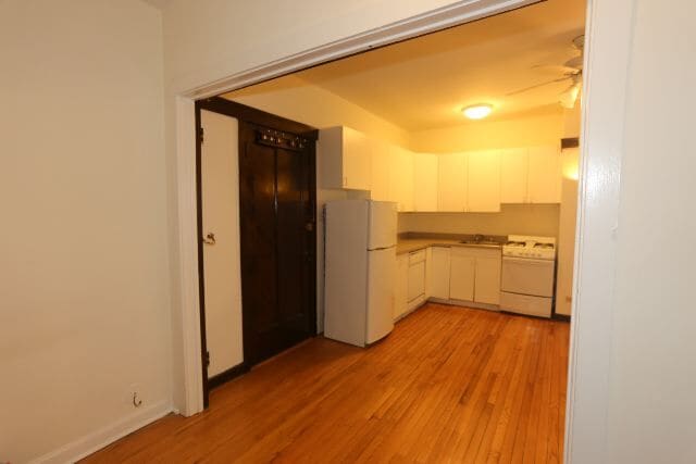 Building Photo - 821 W Waveland Ave