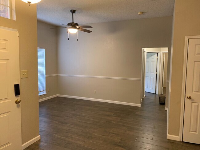 Building Photo - Beautiful 4 bedroom 2 bath home