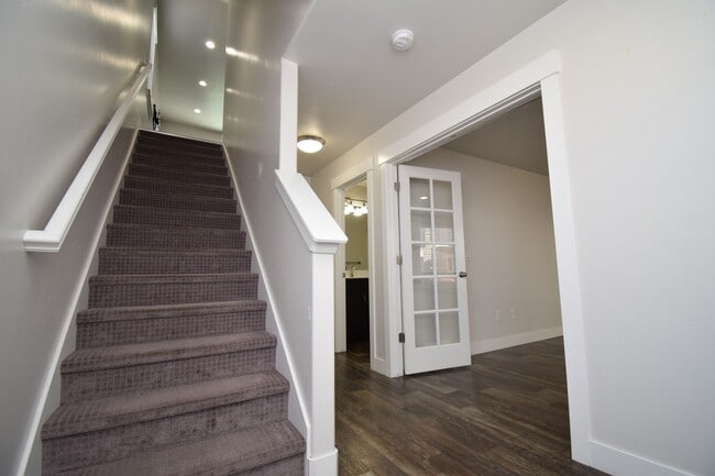 Building Photo - 4 Bed 3.5 Bath Sunny and Spacious South Jordan Corner-Lot Home with Views!