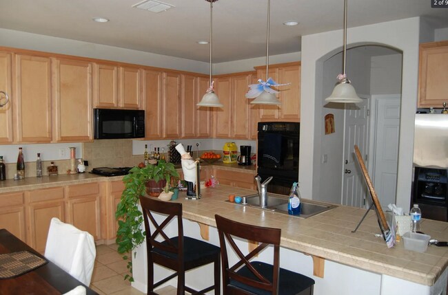 Building Photo - Breathtaking 4/2.5 Rancho/Anatola w/TONS O...