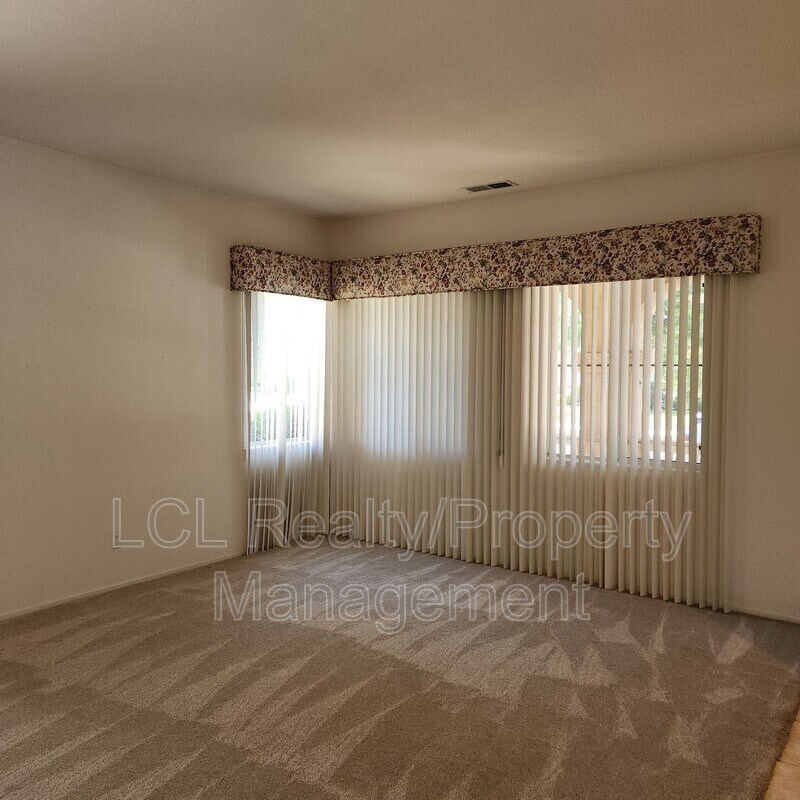 Building Photo - 28650 Shady Brook Dr