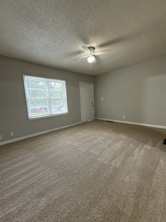 Building Photo - 450 Forrest Ridge Dr NW
