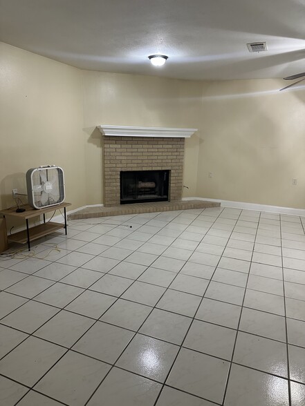 Building Photo - 617 Legendre Dr