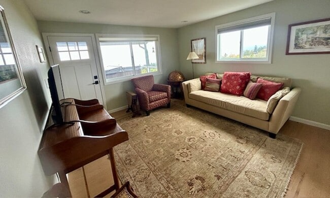 Building Photo - Furnished, Short-Term Camano Island Home w...