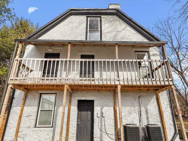 Building Photo - 306 E High St