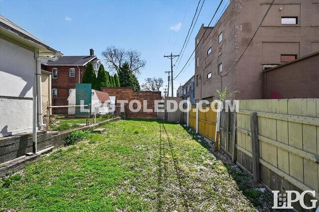 Building Photo - 414 Platt St