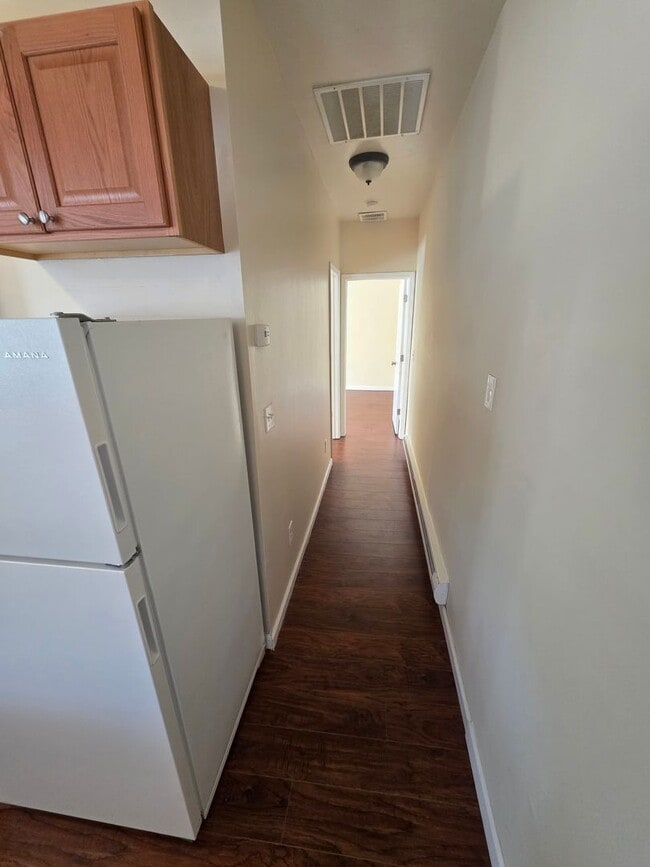 Building Photo - 2 Bedroom Apartment - Loch Sheldrake