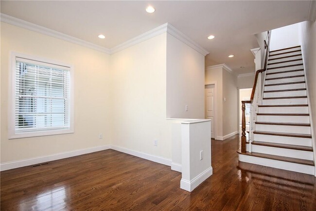 Building Photo - 424 Carroll Ave