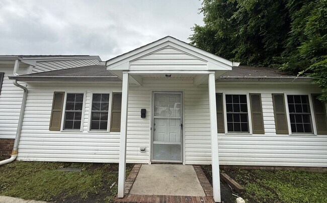 Primary Photo - Two bedroom, one bath apartment in Burlington