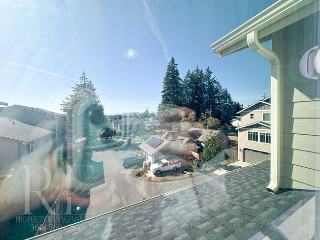 Building Photo - SUPERSIZED 5-Bd HOME