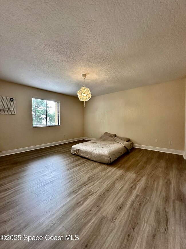 Building Photo - 2190 Forest Knoll Dr NE