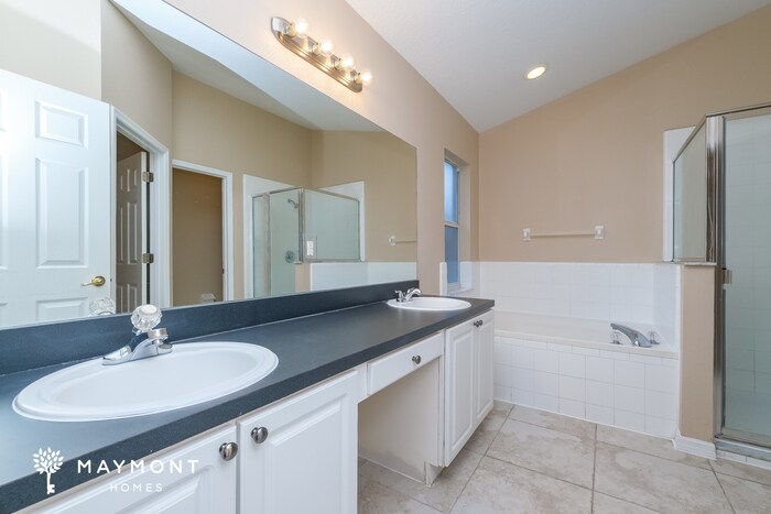 Building Photo - 2518 Clareside Dr