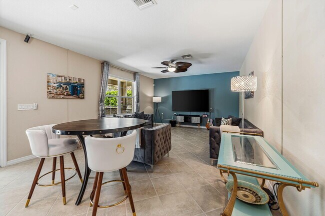 Building Photo - 10652 Ivanhoe Ln