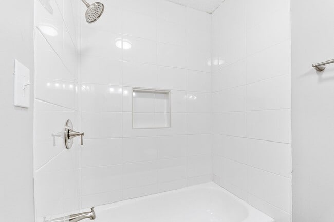 Building Photo - Fully Renovated 2BR Home with Modern Upgra...