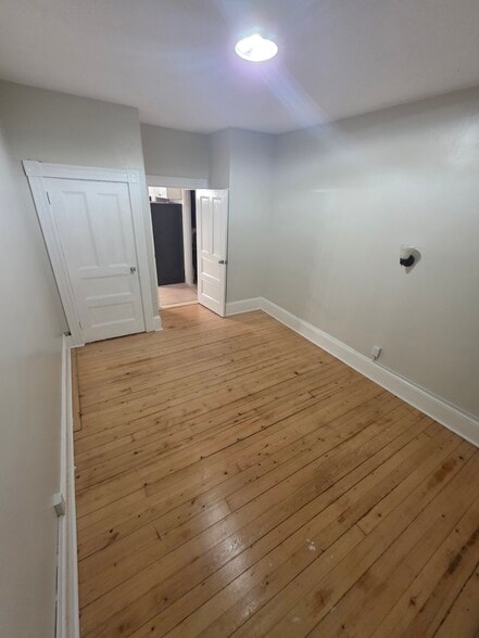 Building Photo - 533 Hanover St