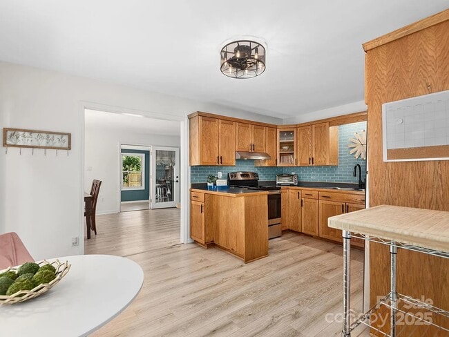 Building Photo - 15 Lawterdale Rd