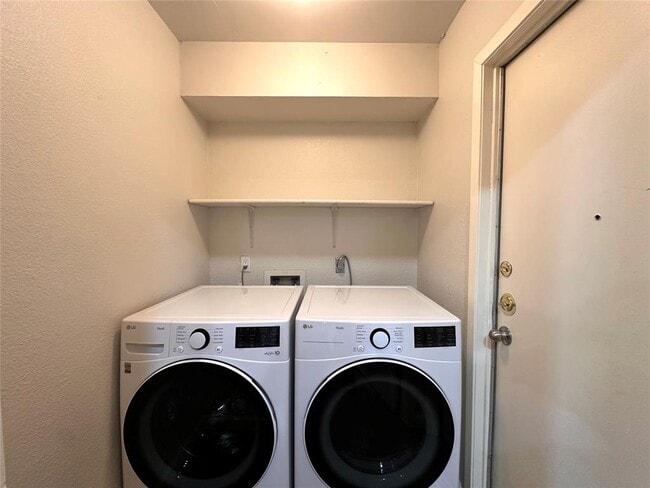 Building Photo - 2711 Wilcrest Dr