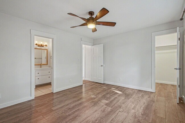 Building Photo - 3 bedroom, 2 car garage, fenced yard, updated and clean!