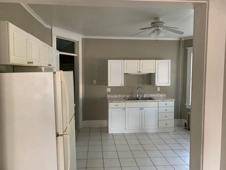 Building Photo - 300 60th St