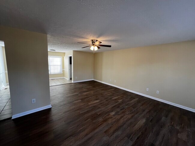 Building Photo - 5220 Redfield Dr