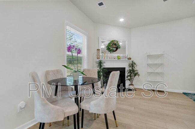 Building Photo - 1110 Silverbend Trl