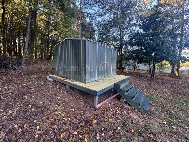 Building Photo - 335 Charlyne Way