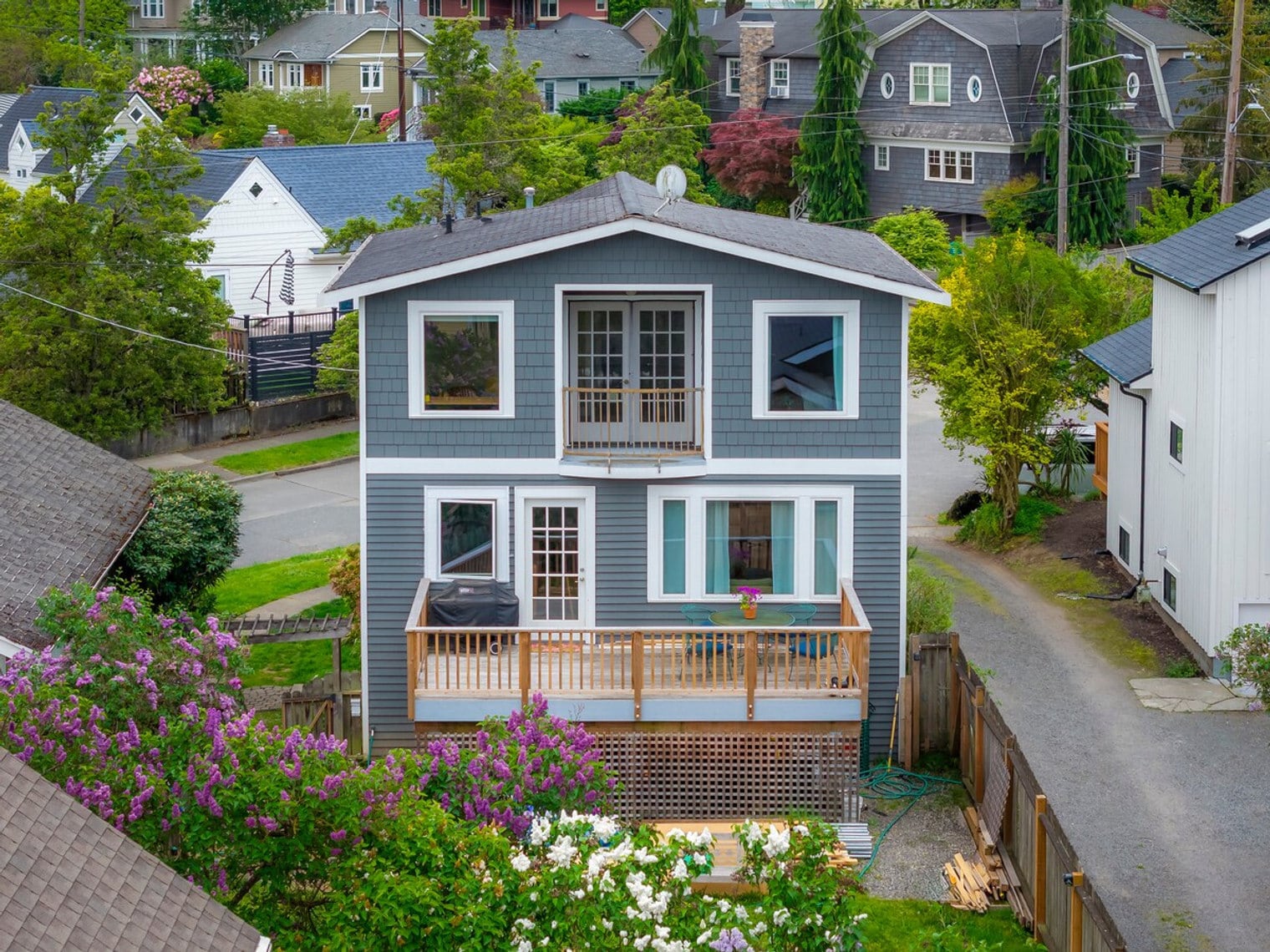Building Photo - 6033 McKinley Pl N