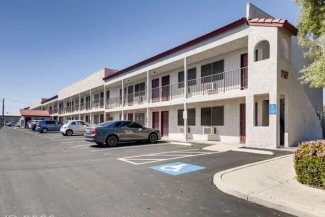 Building Photo - 797 E Harmon Ave