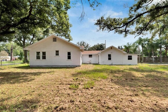 Building Photo - 11718 N Ola Ave