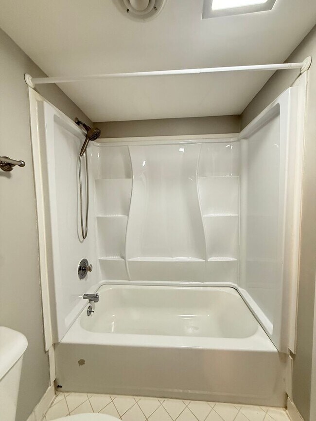 Building Photo - Bellevue!  2 Bedroom / 2 Bath House w/ Loft!  Renovated - Pet Friendly
