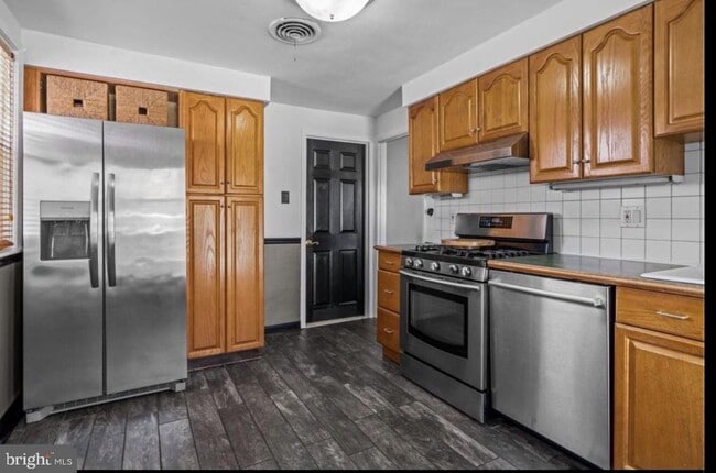 Building Photo - 809 Millwood Rd