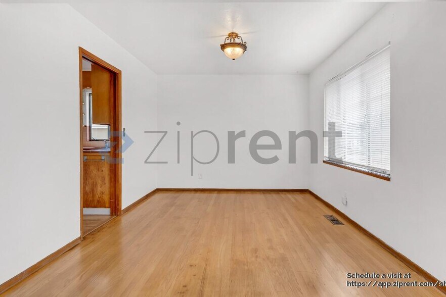 Building Photo - 6117 NE Clackamas St