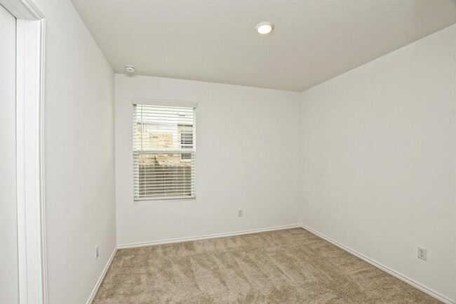 Building Photo - 2108 Golden Grain Ln