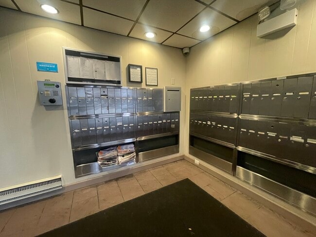 Building Photo - 2333 N Neva Ave