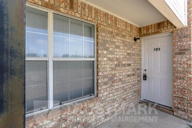 Building Photo - 700 S Amy Ln