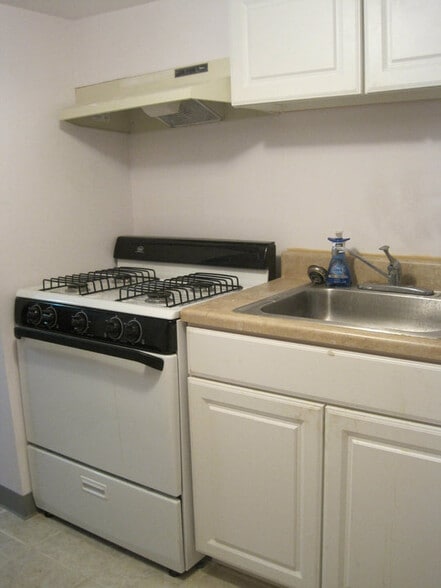 Building Photo - 2800 N Howard St