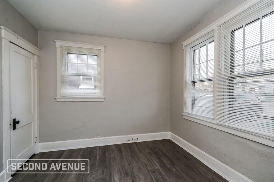 Building Photo - 4315 W 8th St