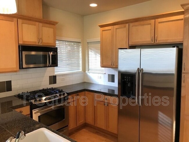 Building Photo - 13824 N Creek Dr