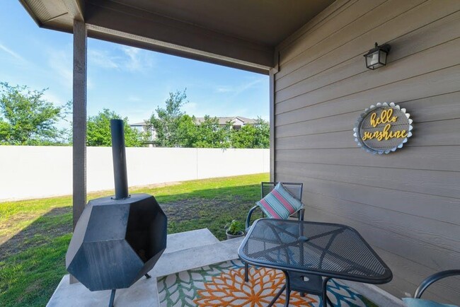 Building Photo - 1511 Cedrus Rd