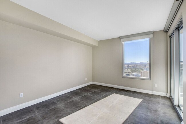Building Photo - Turnberry Towers 4305W-Strip/City Views from this Stunning 3Bd/2.5Ba Residence