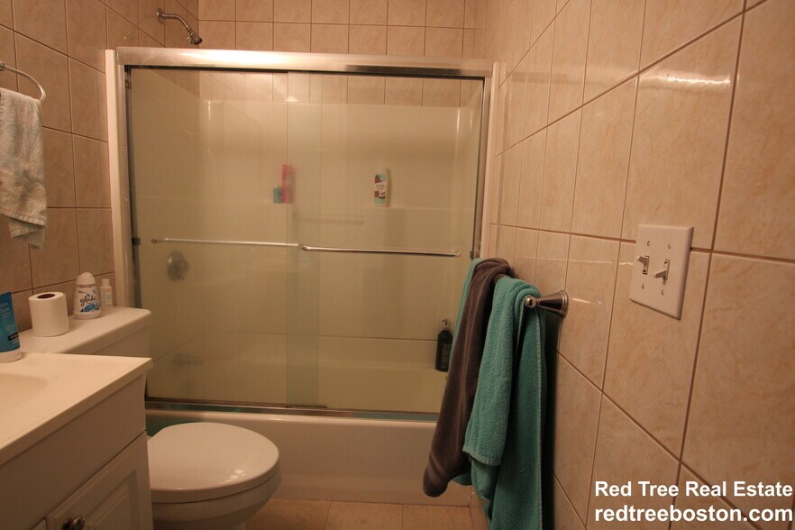 Building Photo - 1689 Beacon St