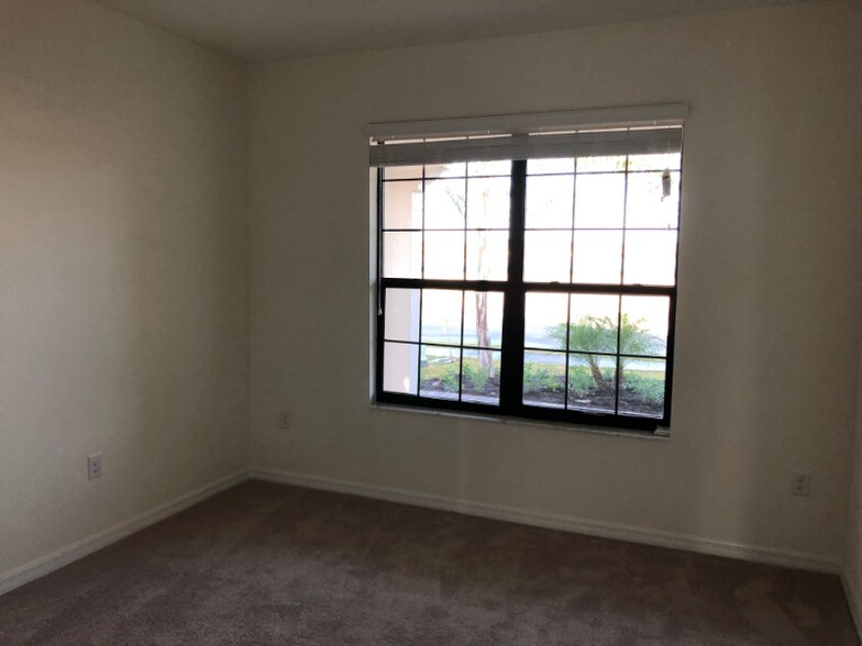 Building Photo - 1591 Santiago Cir